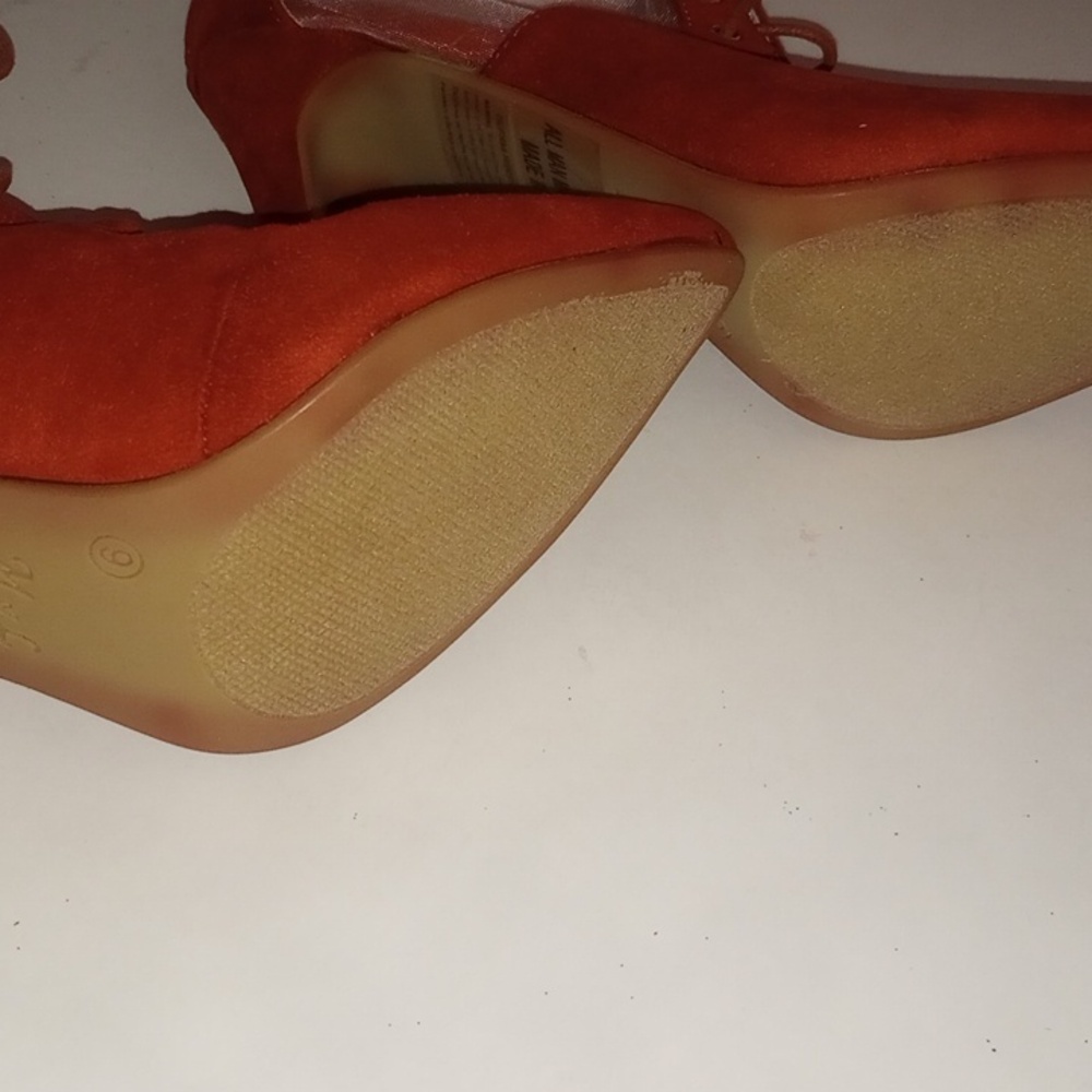 Shoes - Picture 3 of 4